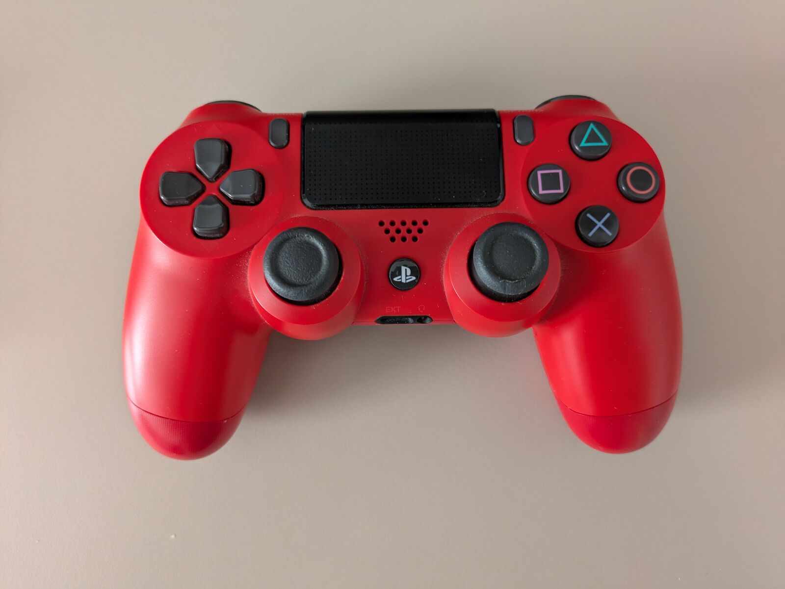 Devil May Cry's Dante as a Dualshock 4 controller