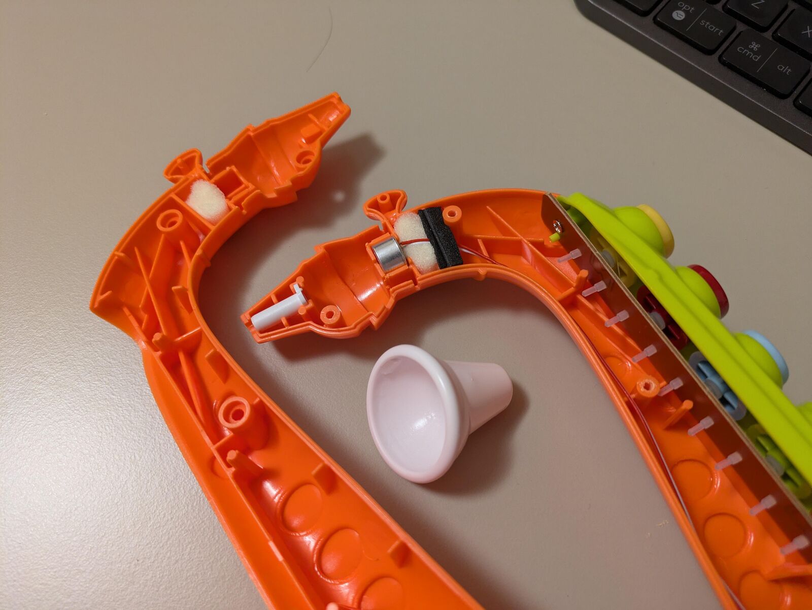 Bontempi baby saxophone upper internals