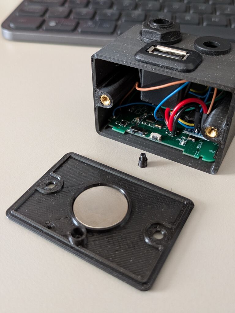 Hidden magnet inside the receiver pedal